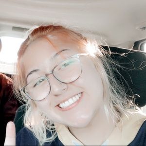 Meet your Posher, Alexis